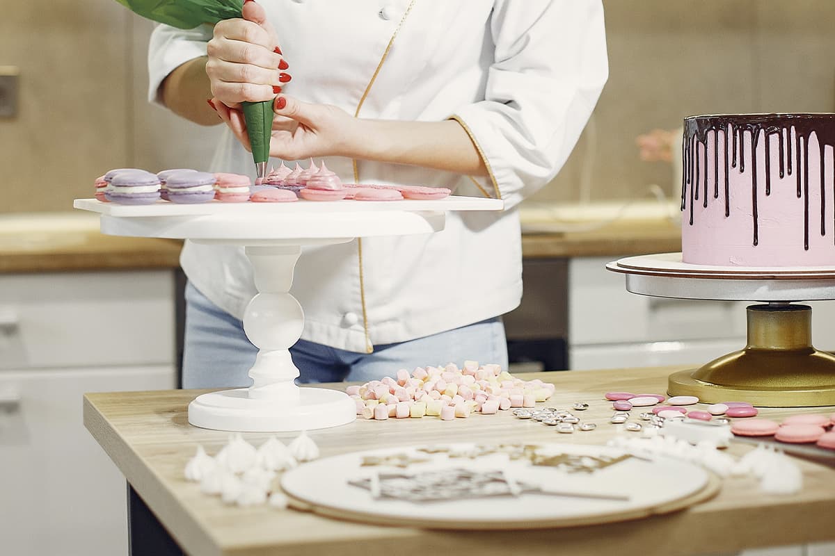Advanced Cake Decorating with Charlotte Fuller – Brighton and Hove Food  Partnership